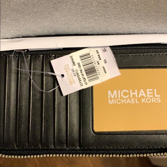 Michael Kors wristlet/wallet - Picture 3 of 7
